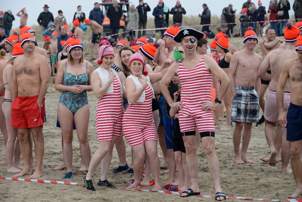 ../Images/Nieuwjaarsduik Noordwijk 2020 028.jpg